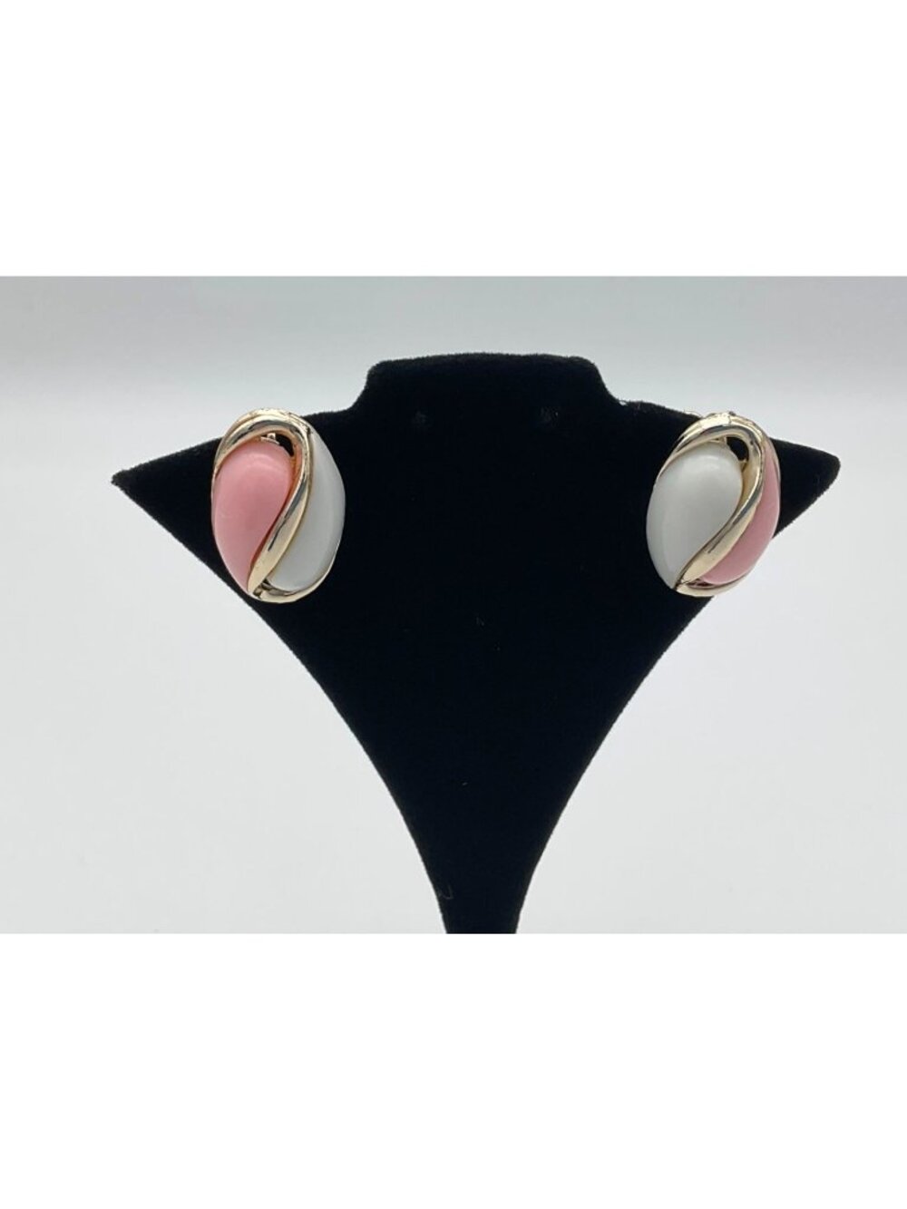 Vintage Gold-Tone Pink & White Screw Back Clip-On Earrings Oval Enamel Design